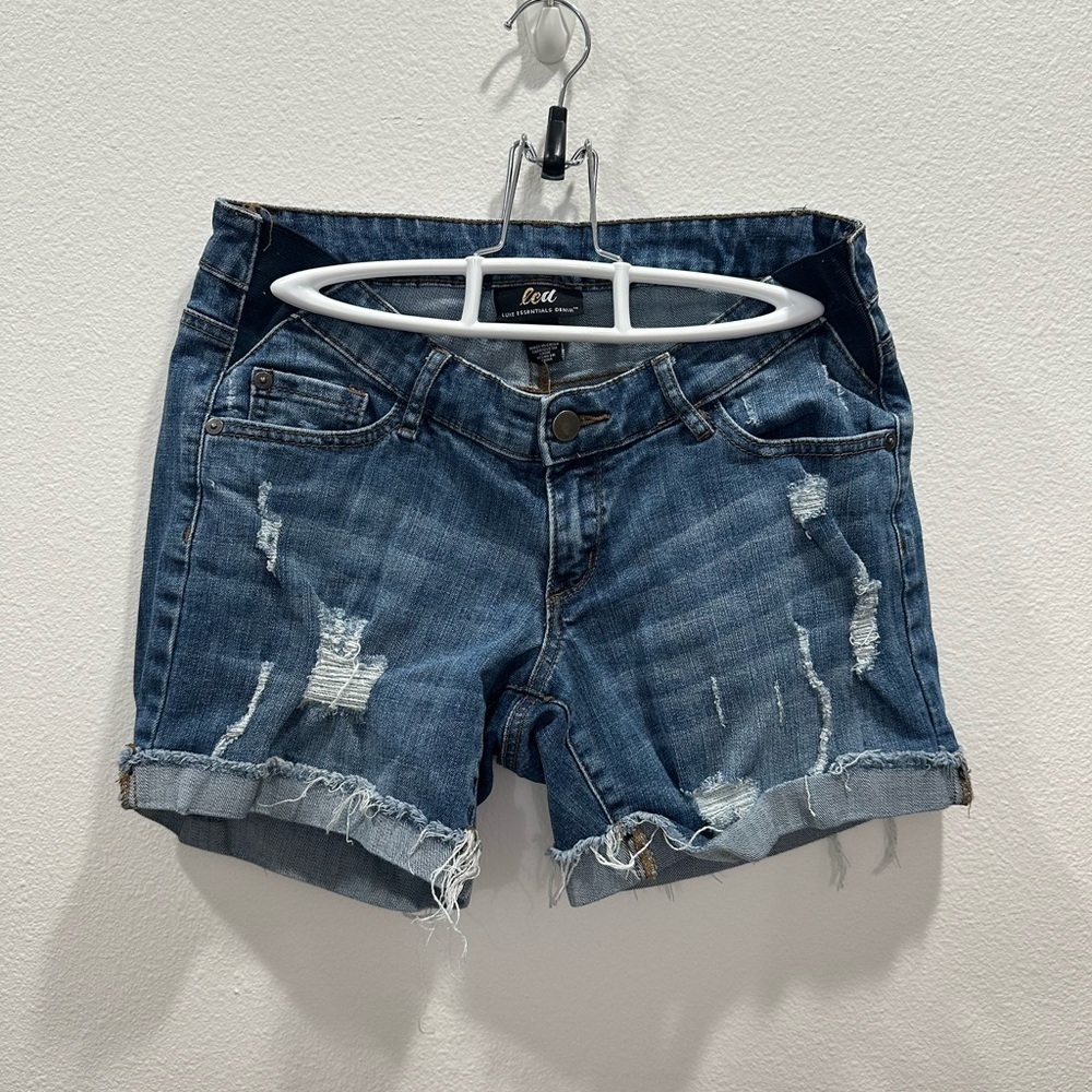 A pea in the Pod Luxe Essentials Denim maternity shorts xs cut off